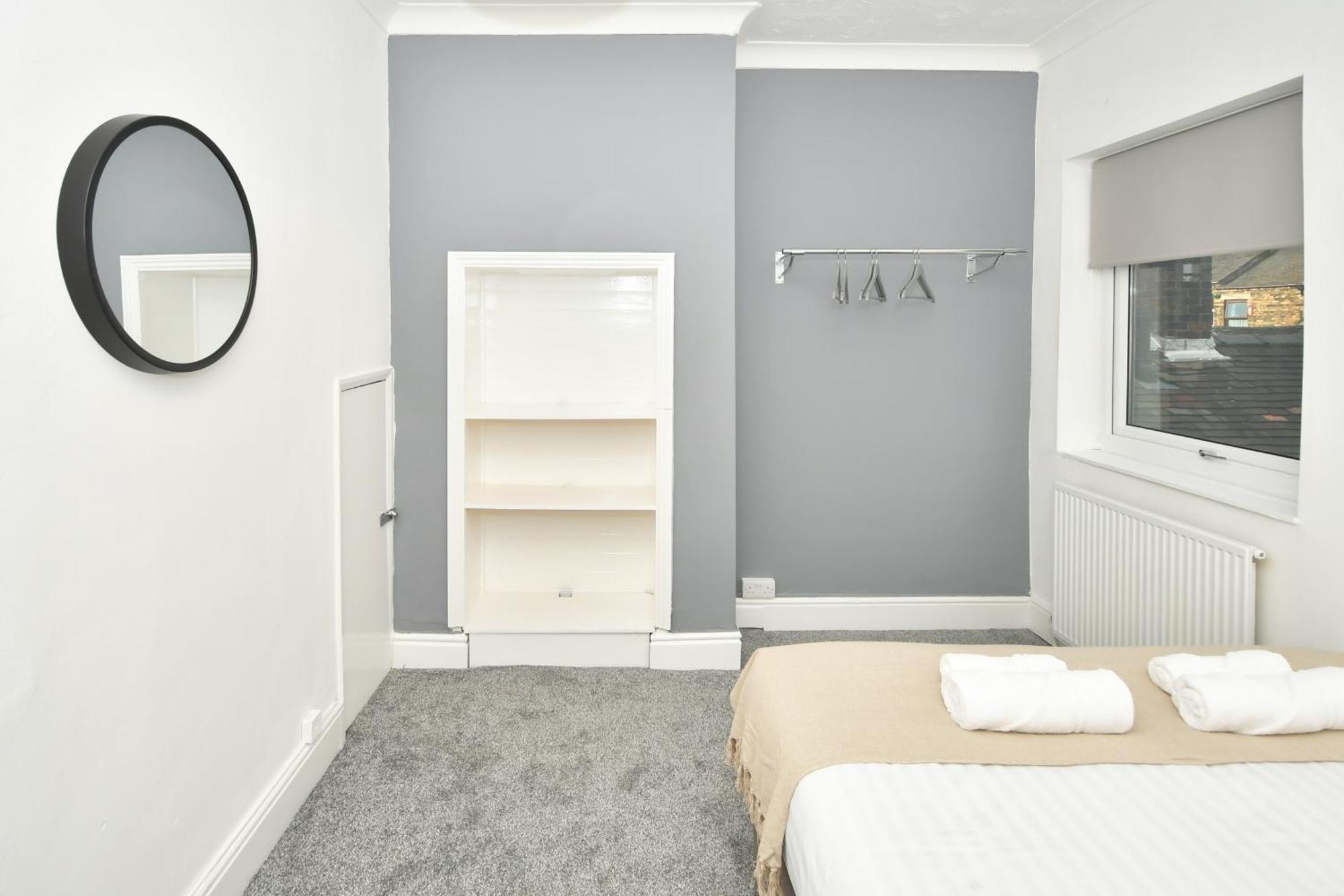 Victoria House By Yourstays, City Centre, Free Parking, Sleeps 6 Stoke-on-Trent Exterior photo